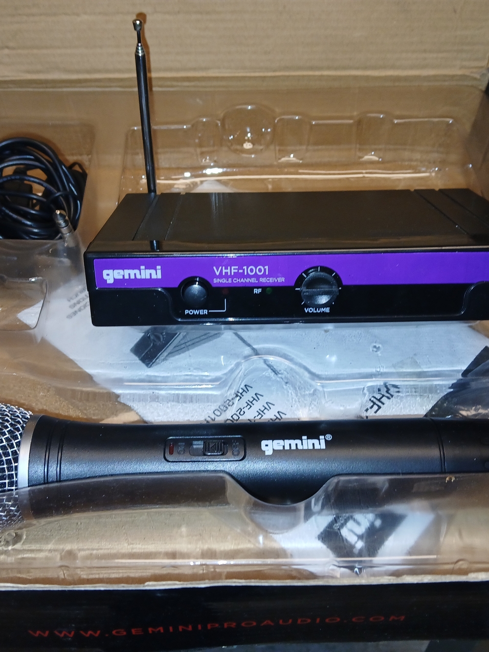 Gemini VHF-1001 Wireless Microphone- Black with Purple Accent